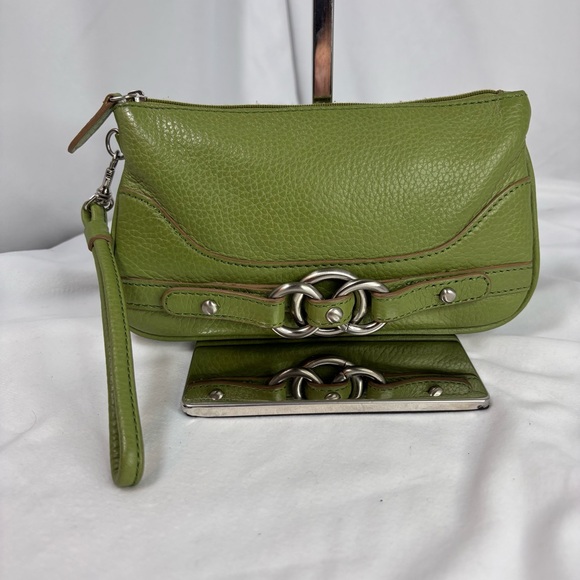 WILSONS LEATHER Green Pebbled Leather Wristlet Clutch Bag Silver Hardware